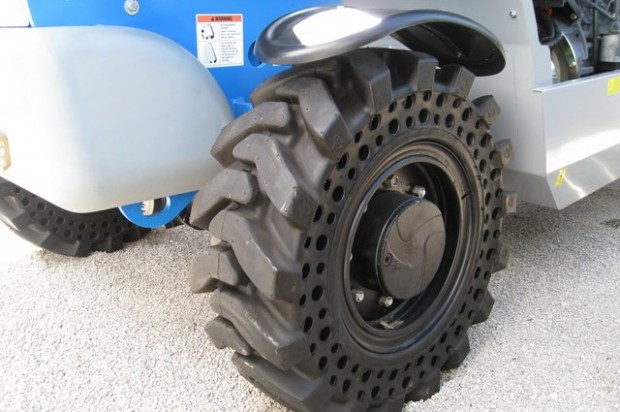 McLaren Introduces New Industrial and Off-Road Tires