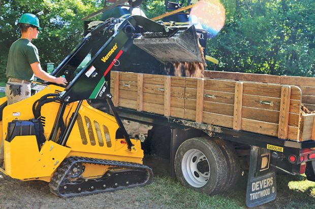 Innovative Iron Awards 2016: Vermeer Compact Tool Carriers Goes Vertical Lift
