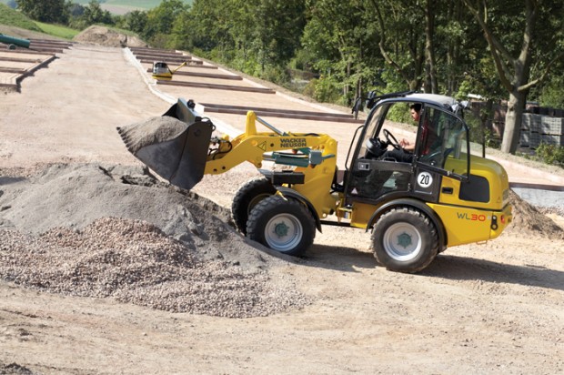 Wheel Loaders vs. Skid Steers