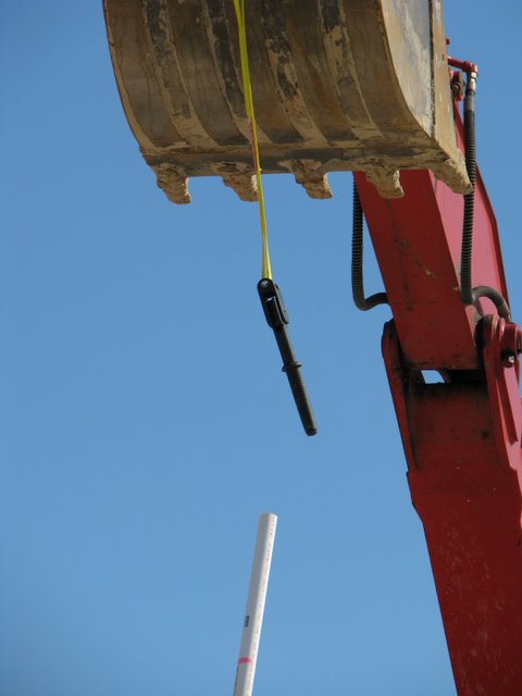 The Wellpoint Pipe Puller grabs the inside of the pipe wall below the threaded section of pipe or the joint of PVC pipe, making the removal of the installed wellpoint a quick, simple and safe job. 