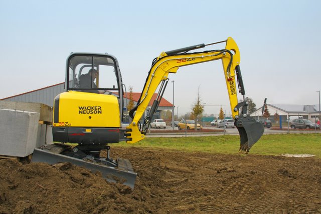 Over the current fiscal year, the group intends to invest around EUR 100.0 million in total in property, plant and equipment, including a new production facility in Hörsching (near Linz), Austria. 