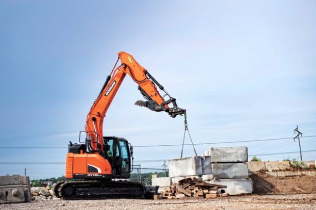 Doosan DX140LCR-5 Reduced-Tail-Swing Excavator to Be Displayed During 2018 World of Concrete