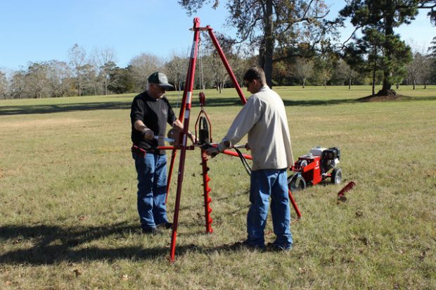 Little Beaver Offers Tripod Kit for Efficient Soil Sampling with Hydraulic Earth Drill