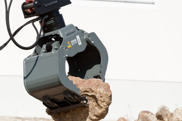 KINSHOFER’s New HPXdrive Grab Attachment System Provides Improved Closing Force