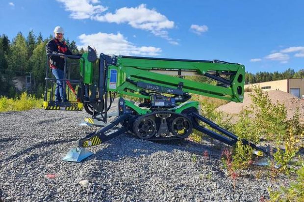 This Lifted Our Eyebrows: Avant Tecno Expands North American Product Line with Long-Armed Leguan Spider Lifts