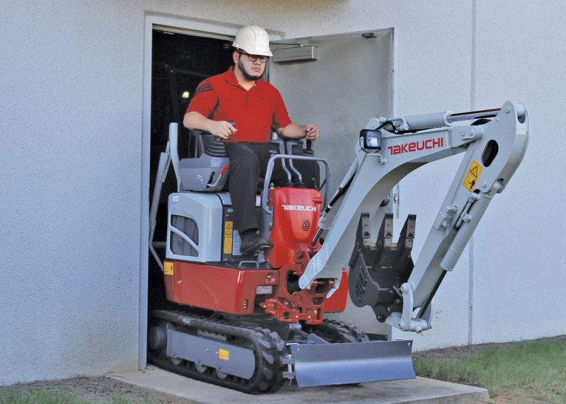 Super Mini, Super Mighty: i mini escavatori più piccoli sul mercato e come sceglierne uno Takeuchi-excavator-800x571