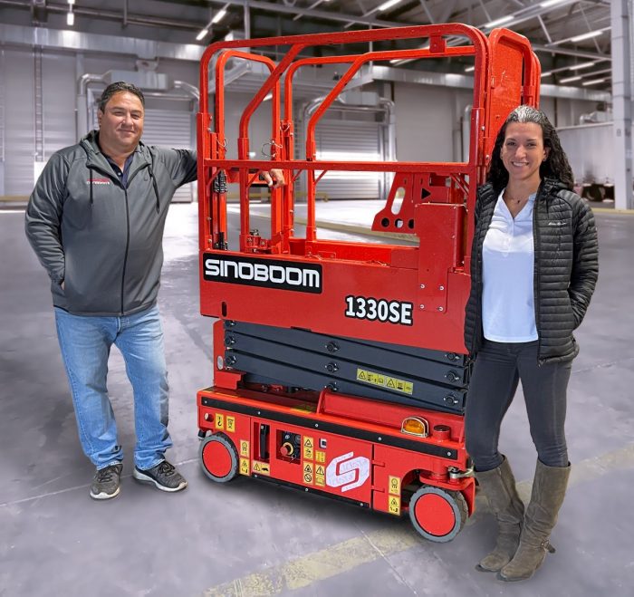 https://compactequip.com/wp-content/uploads/2021/11/Arrow-Lift-Rentals-Roger-Roberson-Left-and-Sarah-Bolich-Right_Sinoboom-Giveaway-700x659.jpg