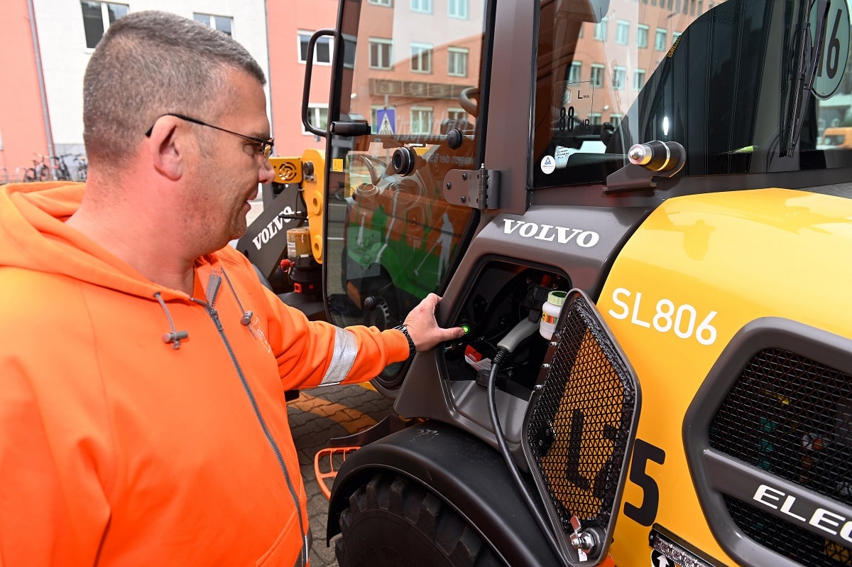 Volvo CE Upgrades Electric Compact Wheel Loaders (Max Speed, Parallel ...