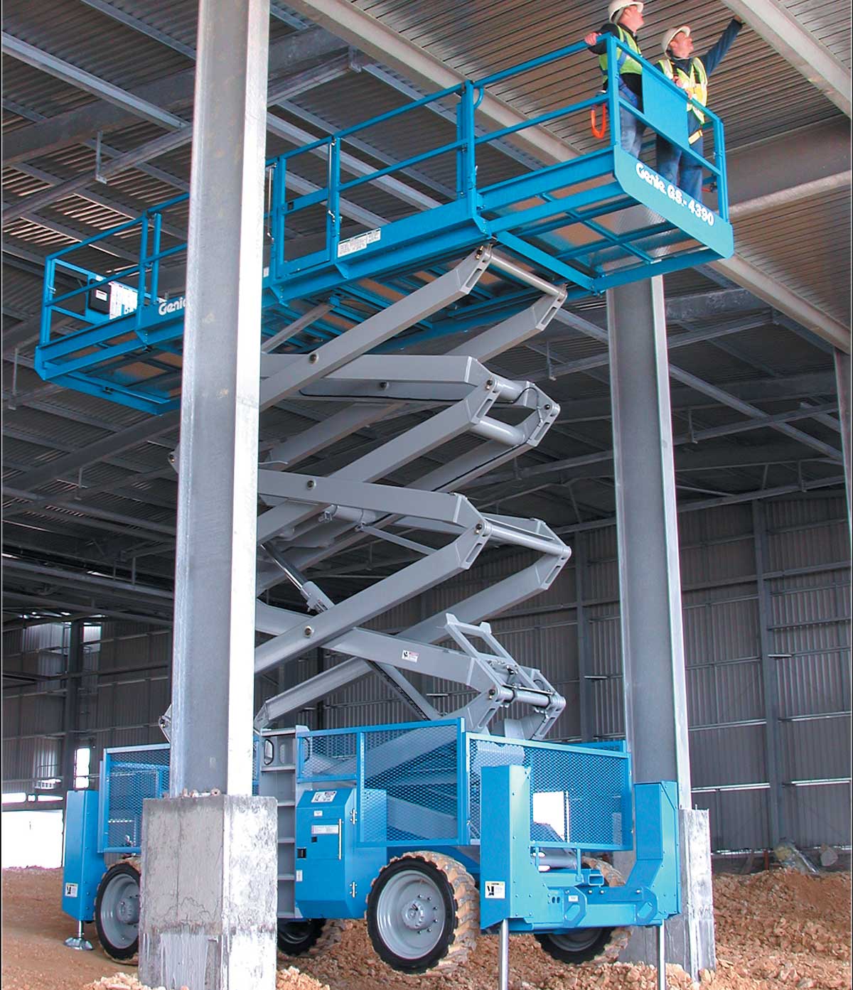 Scissor lift pipe outlet cradle