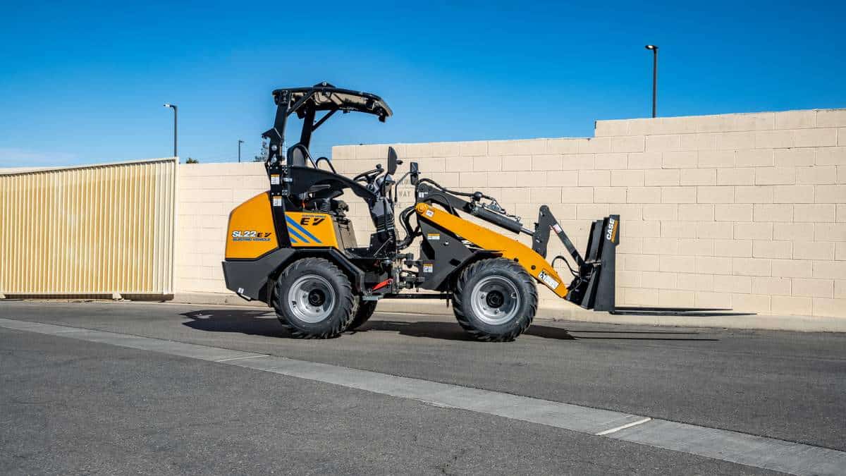 case-completes-ultimate-compact-lineup-announces-mini-track-loaders