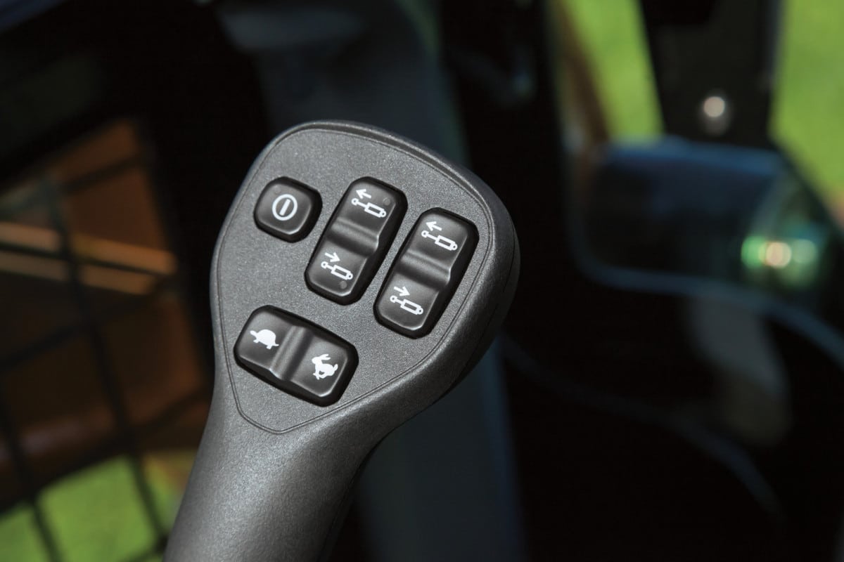 How Does a Skid Steer/Track Loader’s Hydraulic System Work? We Explain