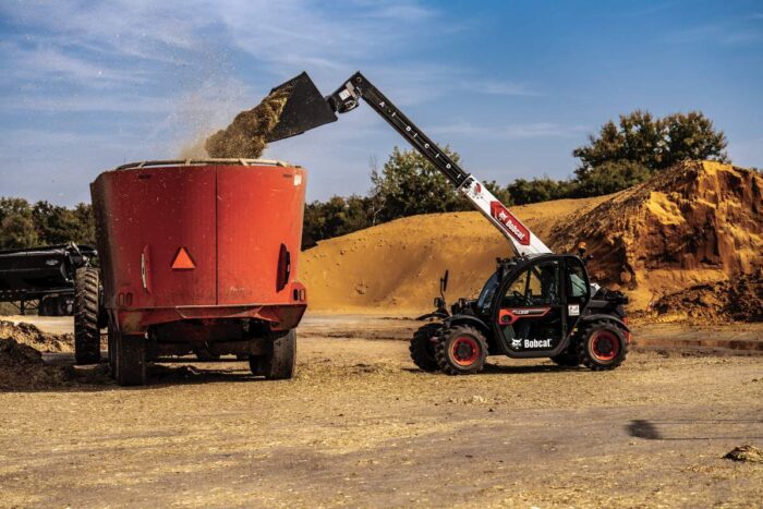 Bobcat_TL519 Telehandler_Bucket Attachment 