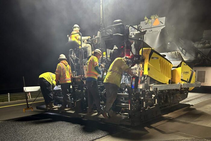 BOMAG CR 820 T-2 tracked asphalt paver. 