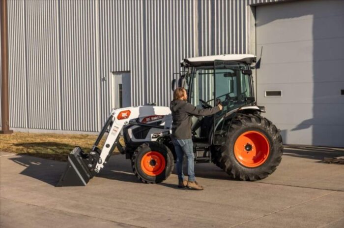 bobcat-ct4558-compact-tractor-bucket