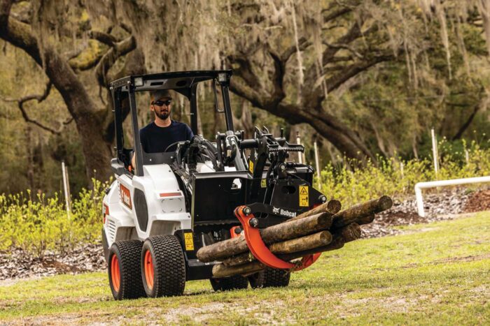 Bobcat SAL with log grapple