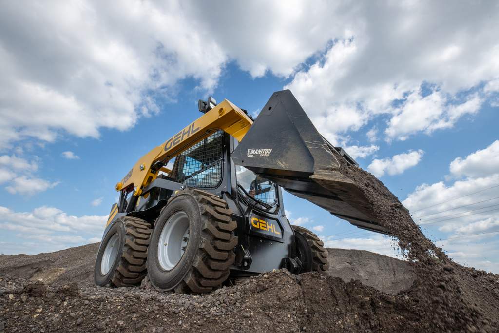GEHL_V360_Skid_Steer dumping dirt