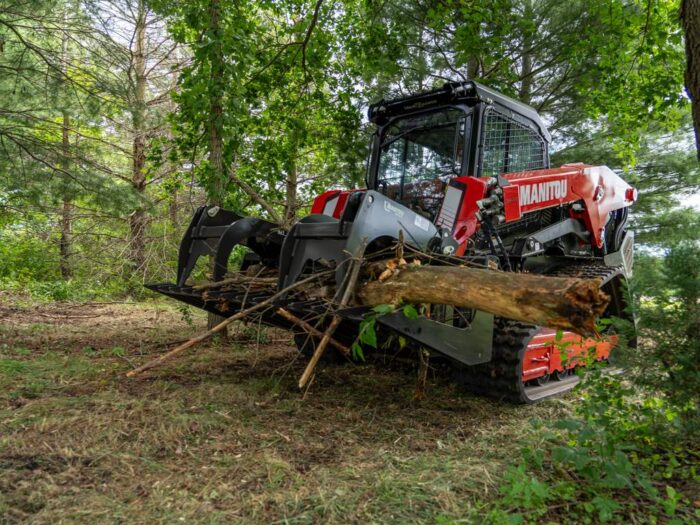 Manitou_3350VT_CTL_Grapple_Bucket compact track loader 