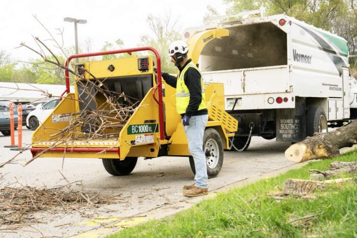 Vermeer BC1000XL-Electric brush chipper in action 