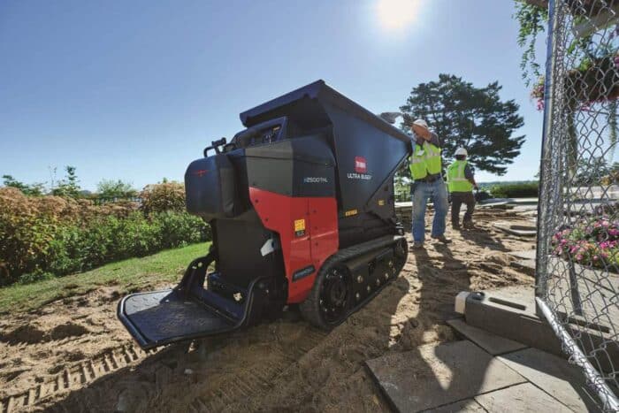 Toro Ultra Buggy e2500-THL contractors throwing debris into tub