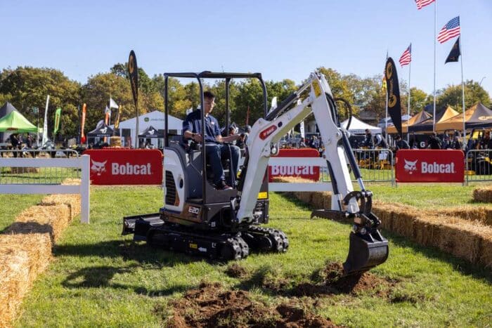 Bobcat_E20 compact excavator 